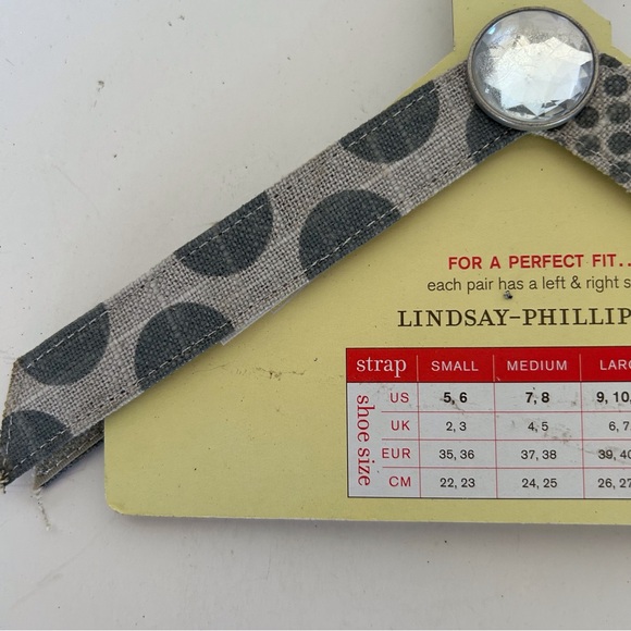 LINDSAY PHILLIPS SWITCH FLOPS SIZE LARGE - Picture 10 of 10